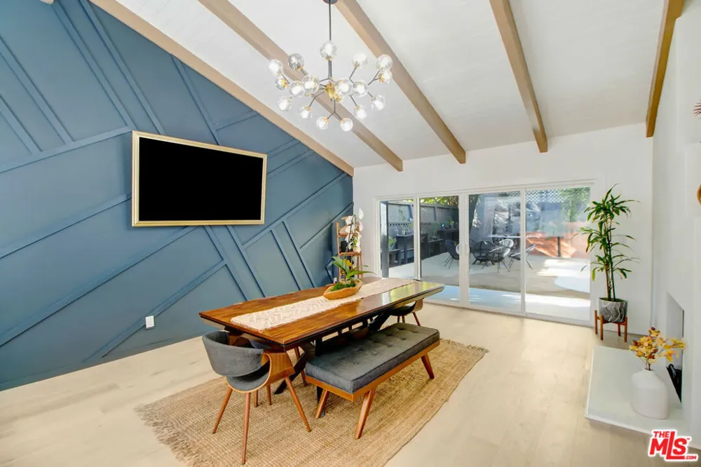 23209 Bigler Street Woodland Hills, CA 91364