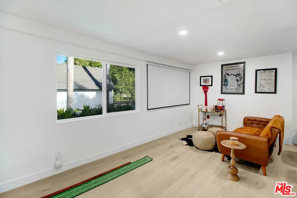 23209 Bigler Street Woodland Hills, CA 91364