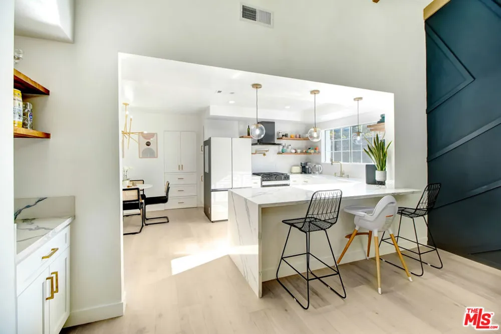 23209 Bigler Street Woodland Hills, CA 91364