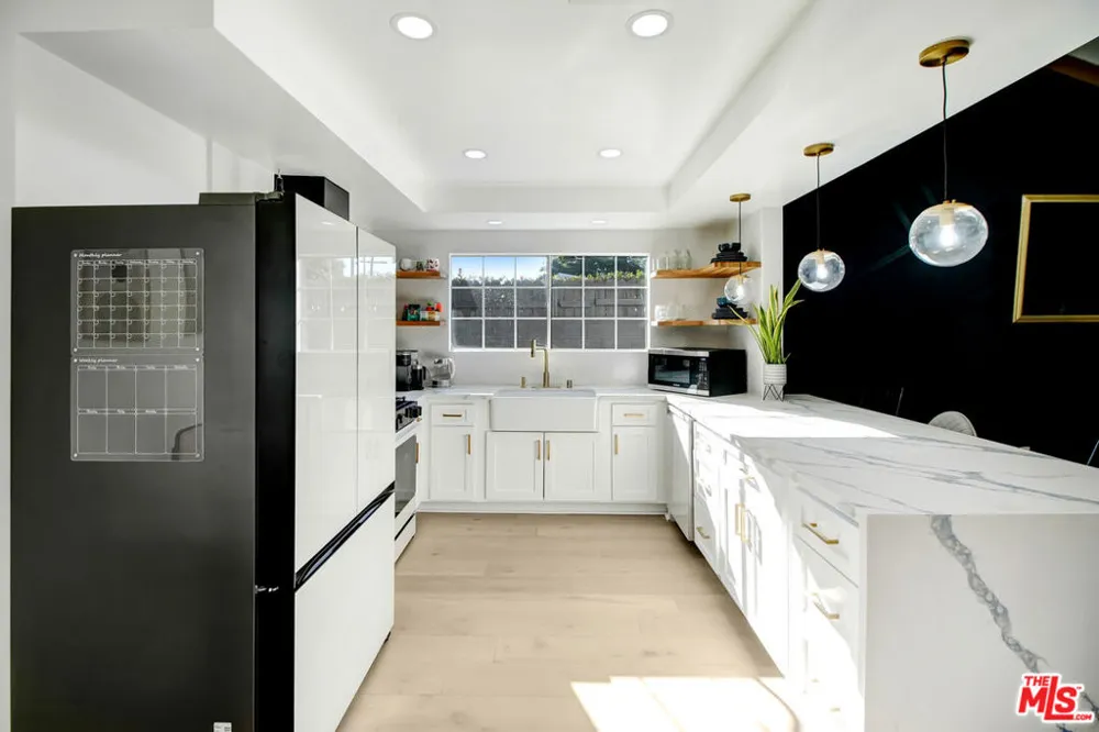 23209 Bigler Street Woodland Hills, CA 91364