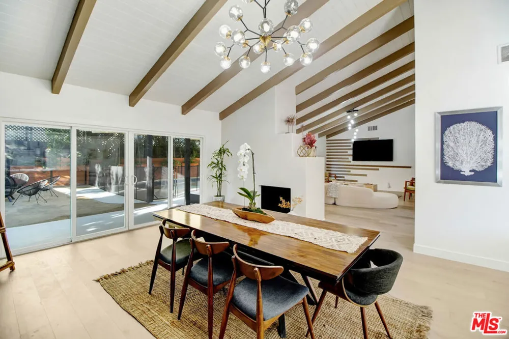 23209 Bigler Street Woodland Hills, CA 91364