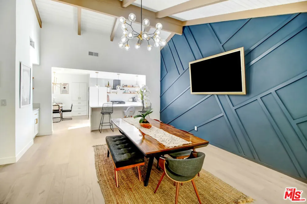23209 Bigler Street Woodland Hills, CA 91364