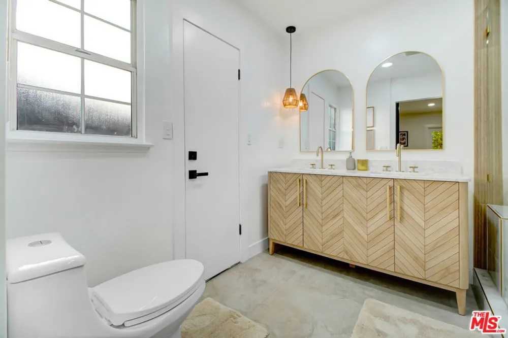 23209 Bigler Street Woodland Hills, CA 91364