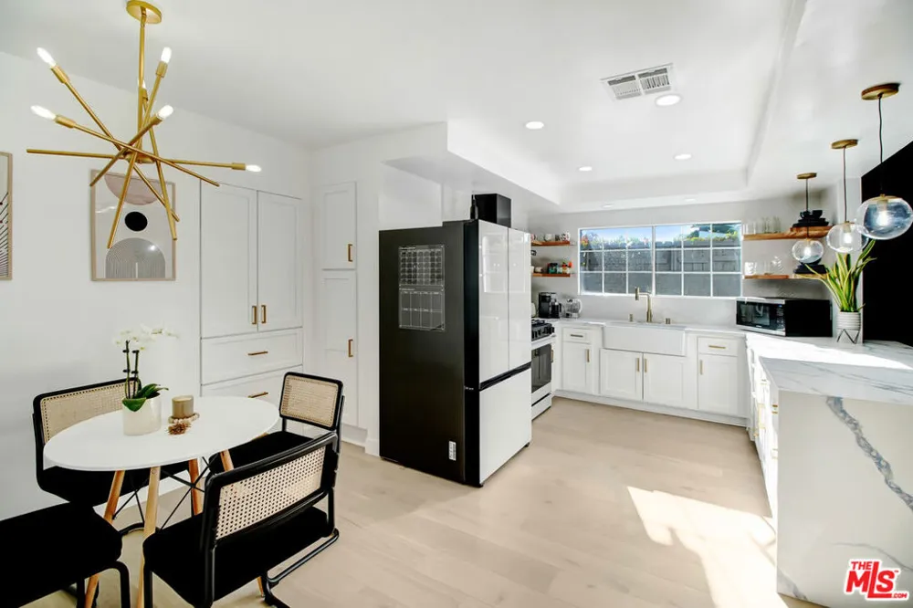 23209 Bigler Street Woodland Hills, CA 91364