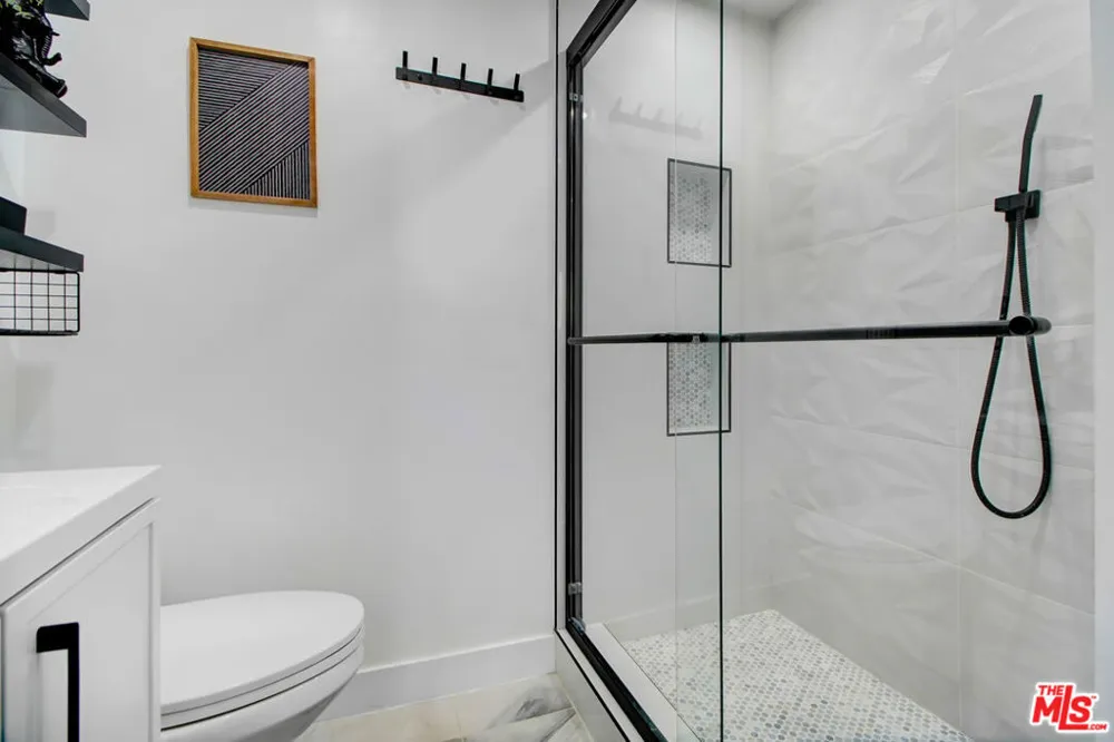 23209 Bigler Street Woodland Hills, CA 91364