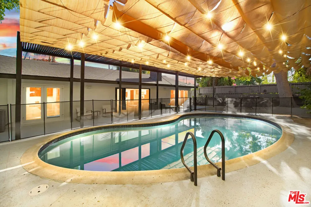 23209 Bigler Street Woodland Hills, CA 91364