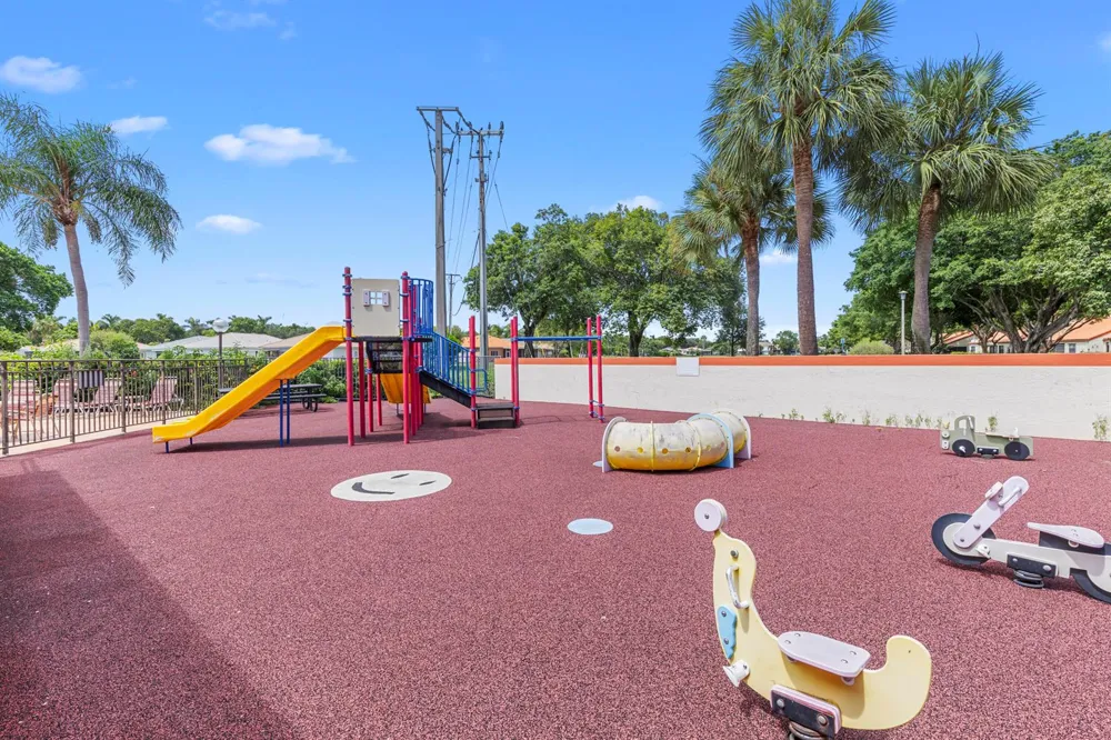 84 CENTENNIAL COURT Deerfield Beach, FL 33442