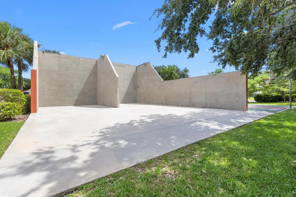 84 CENTENNIAL COURT Deerfield Beach, FL 33442