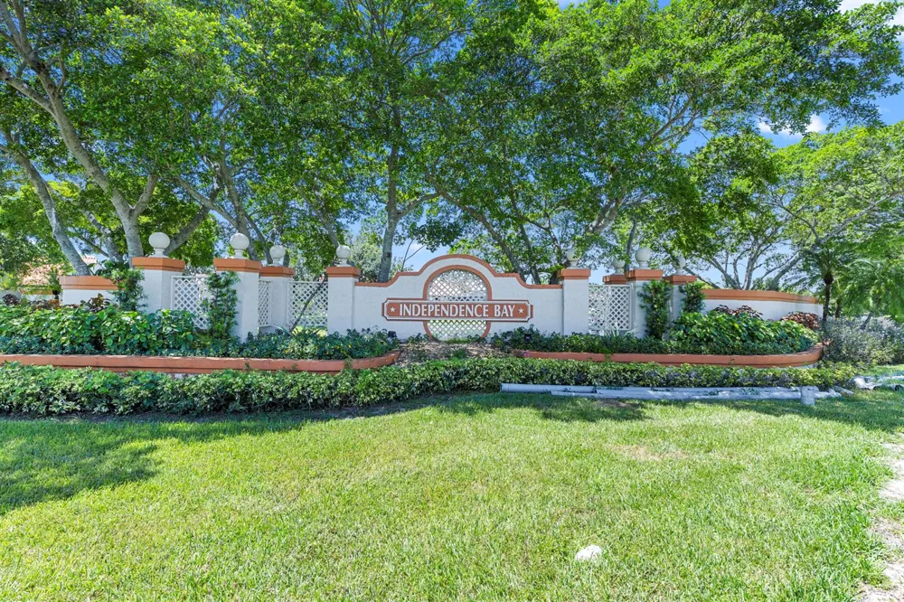 84 CENTENNIAL COURT Deerfield Beach, FL 33442