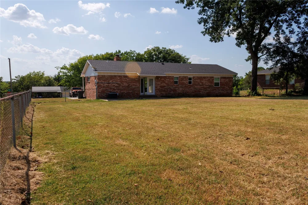 1204 NW Gaye Street Kingston, OK 73439
