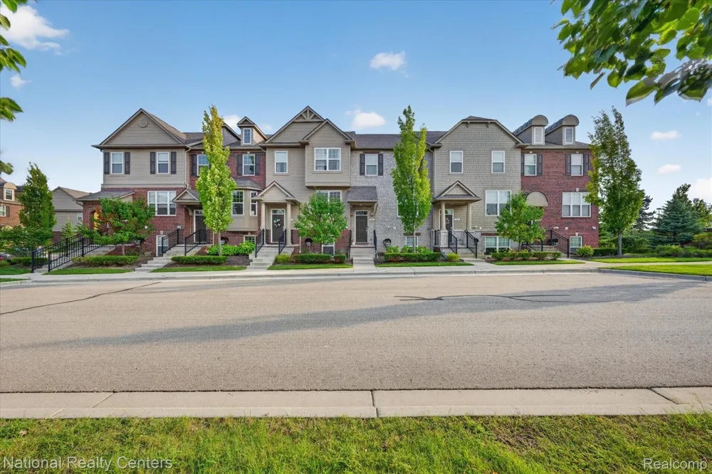 330 Glenhurst Boulevard Rochester Hills City, MI 48307