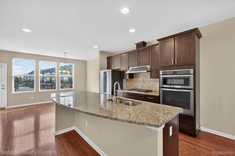 330 Glenhurst Boulevard Rochester Hills City, MI 48307