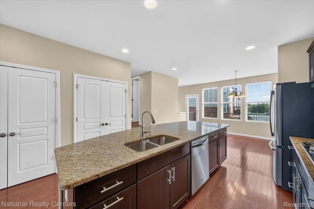 330 Glenhurst Boulevard Rochester Hills City, MI 48307