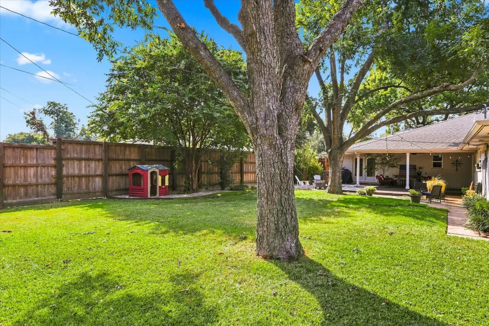 9915 Faircrest Drive Dallas, TX 75238