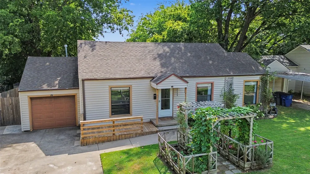 1229 S Erie Avenue Tulsa, OK 74112