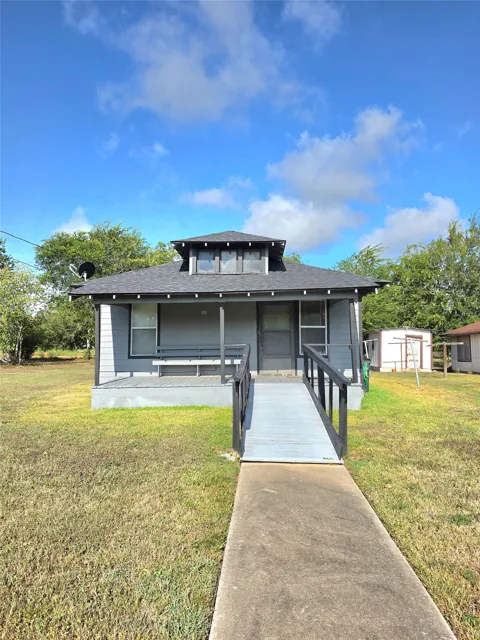 305 Eagle Street