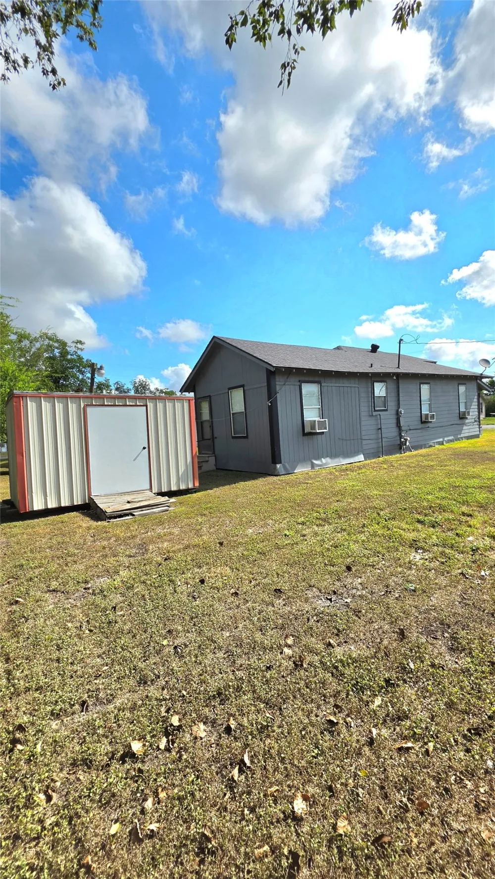 305 Eagle Street Weimar, TX 78962