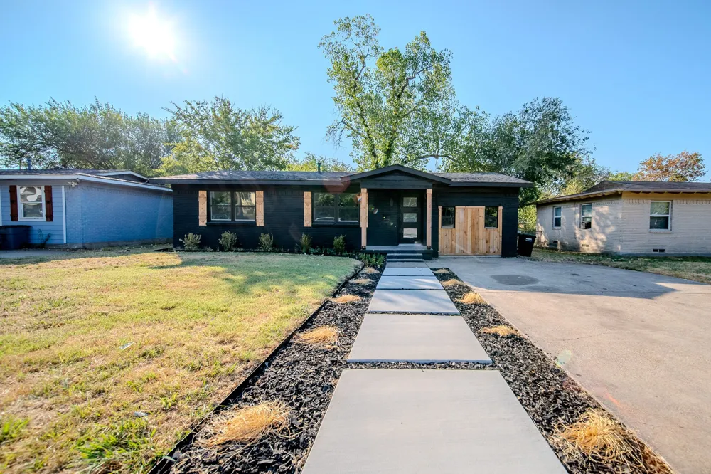 1530 Hillcrest Street Mesquite, TX 75149