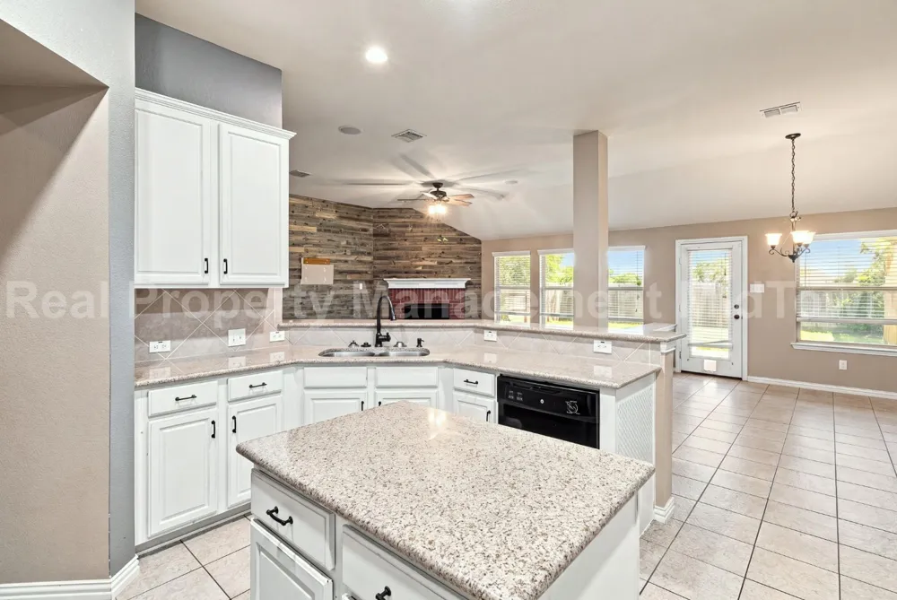 1105 Sunland Court Mansfield, TX 76063