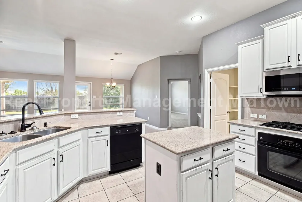 1105 Sunland Court Mansfield, TX 76063