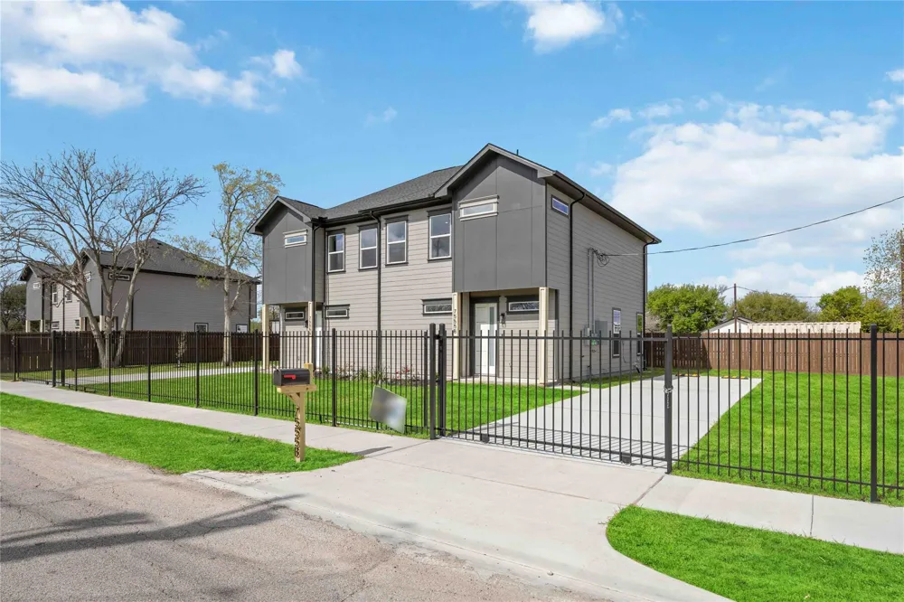 7555 Calhoun Street #B Houston, TX 77051