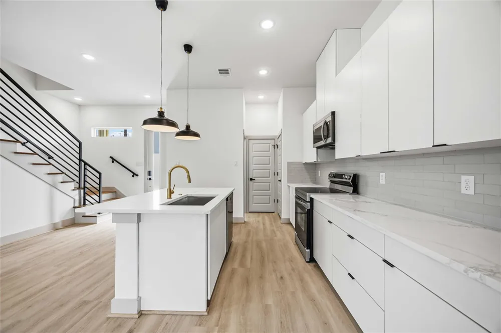 7555 Calhoun Street #B Houston, TX 77051