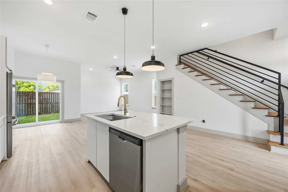 7555 Calhoun Street #B Houston, TX 77051