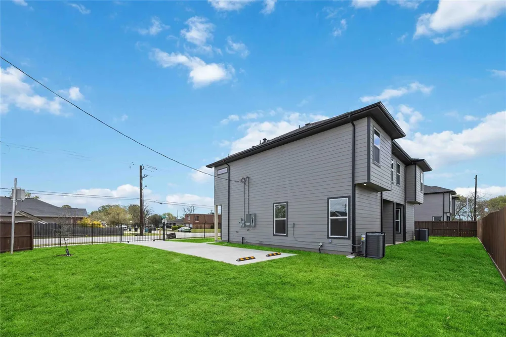 7555 Calhoun Street #B Houston, TX 77051