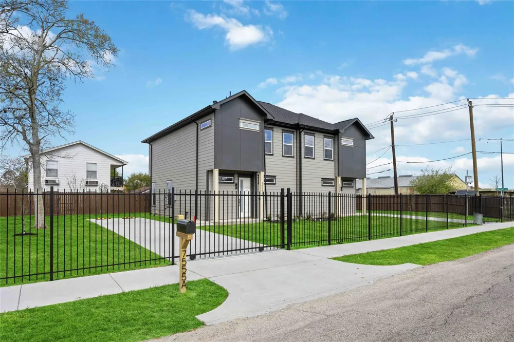 7555 Calhoun Street #B Houston, TX 77051
