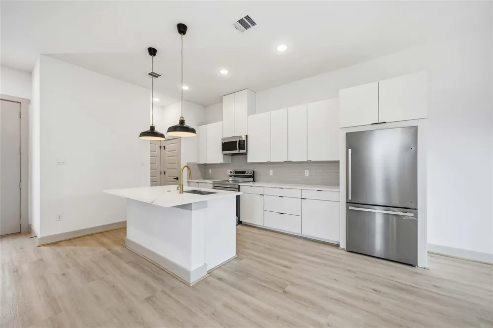 7555 Calhoun Street #B Houston, TX 77051