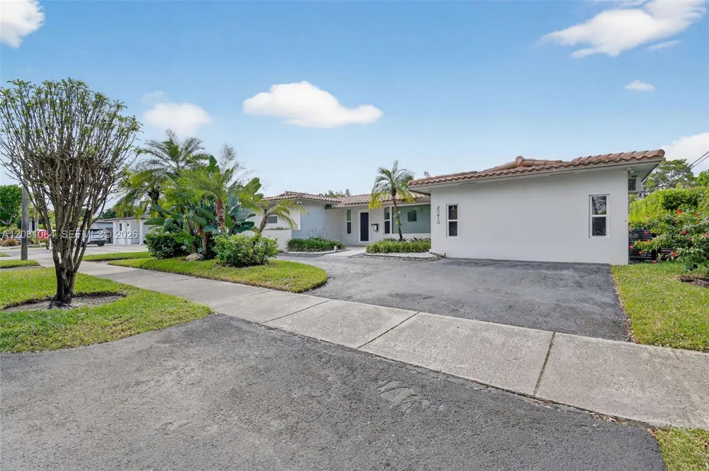 20610 NE 22nd Ct Miami, FL 33180