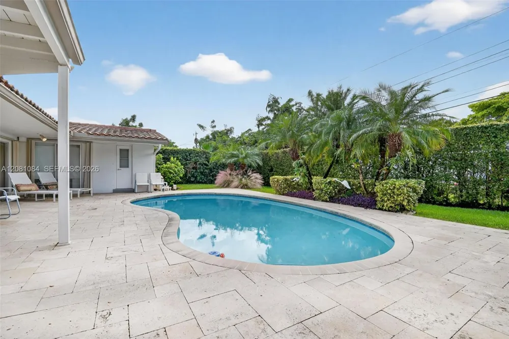 20610 NE 22nd Ct Miami, FL 33180