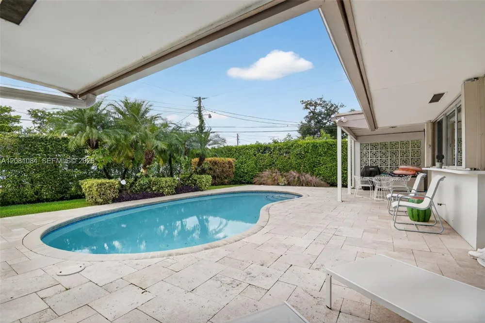 20610 NE 22nd Ct Miami, FL 33180