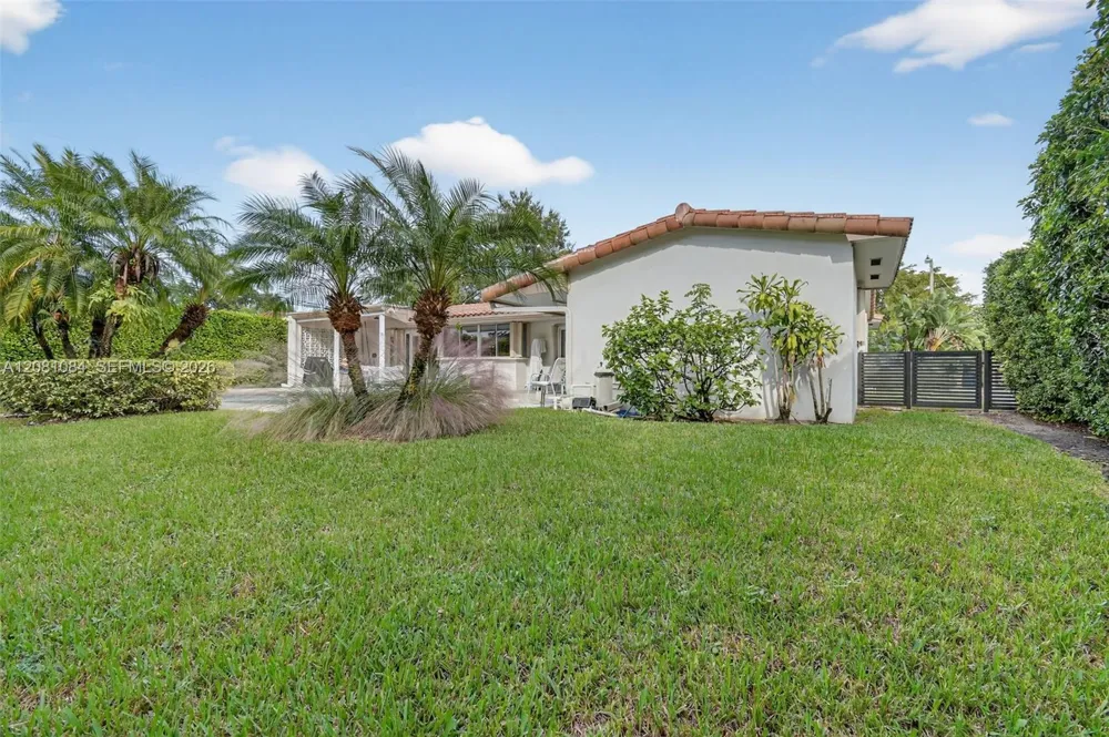 20610 NE 22nd Ct Miami, FL 33180