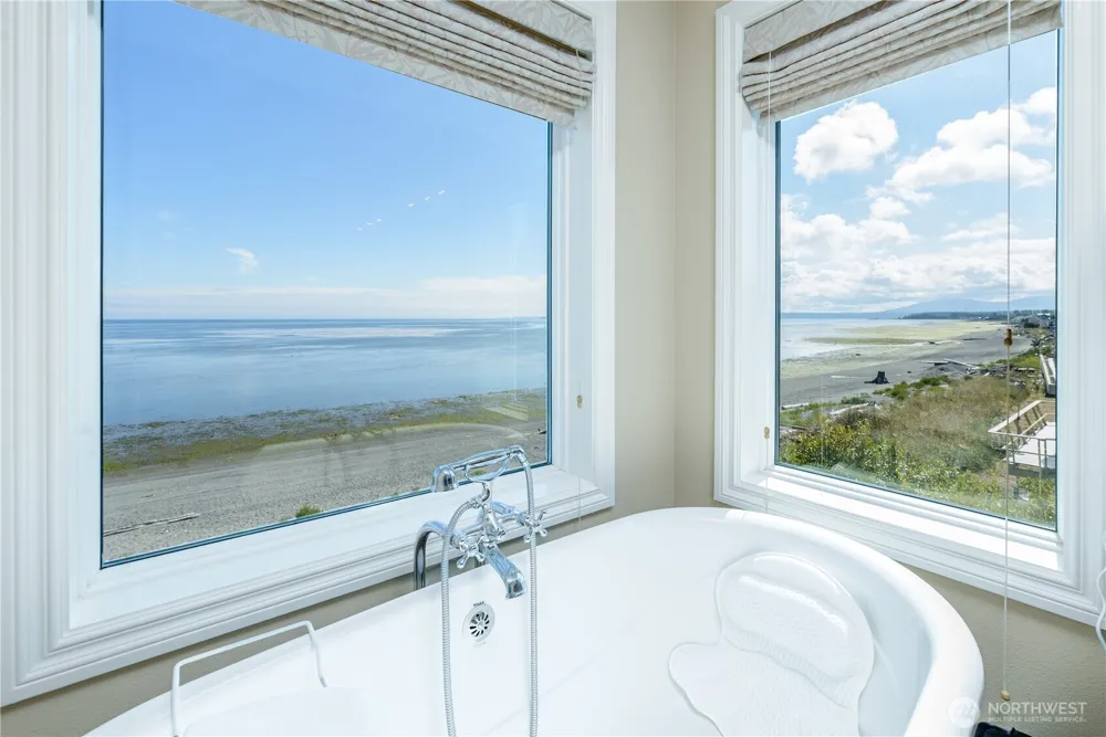 851 3 Crabs Rd Sequim, WA 98382