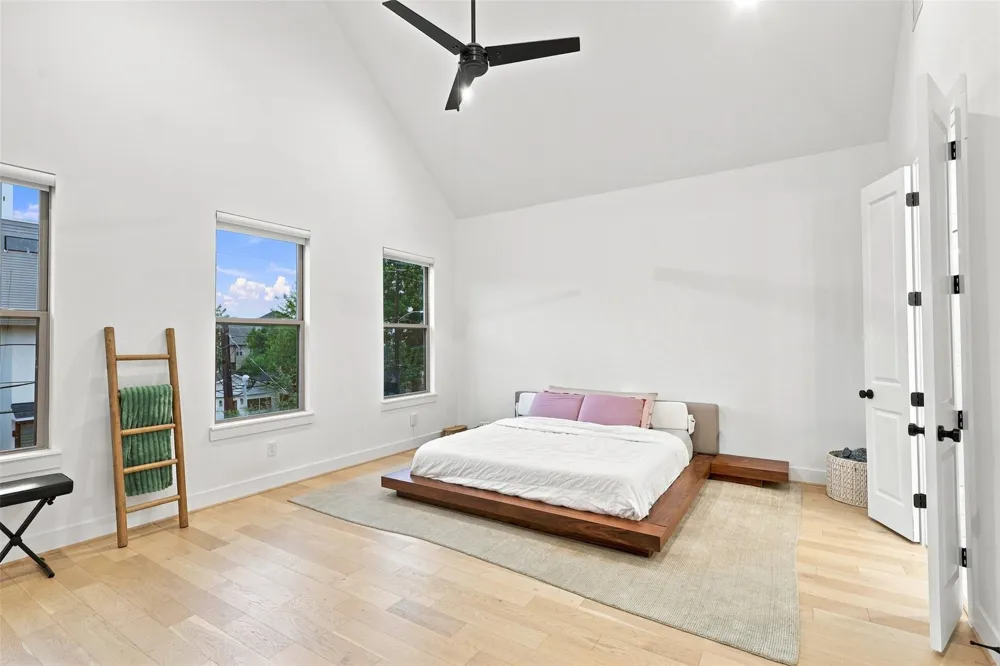 5828 Kiam Street Houston, TX 77007