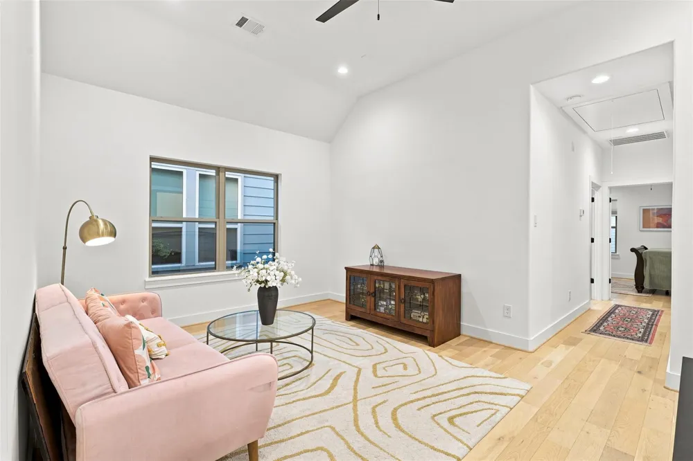 5828 Kiam Street Houston, TX 77007