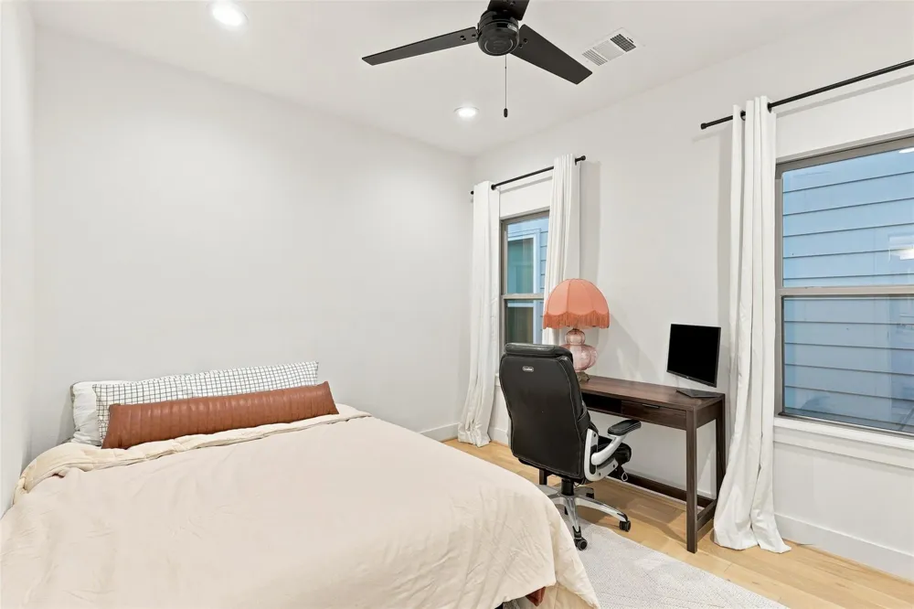5828 Kiam Street Houston, TX 77007