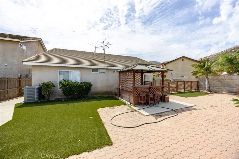 15332 Bolero Fontana, CA 92337