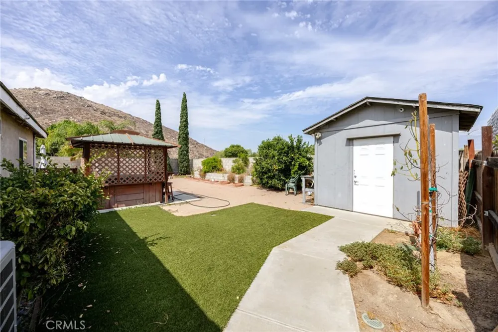 15332 Bolero Fontana, CA 92337