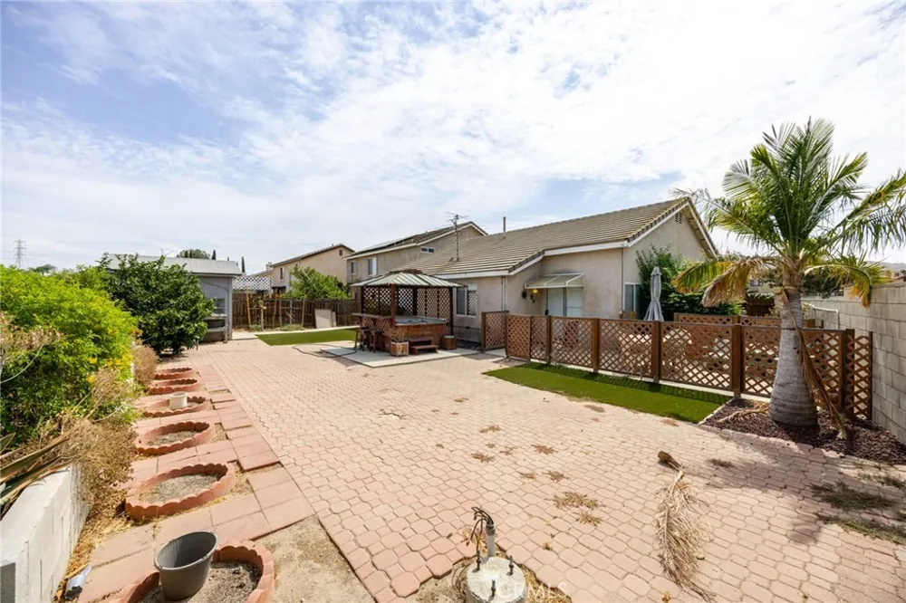15332 Bolero Fontana, CA 92337