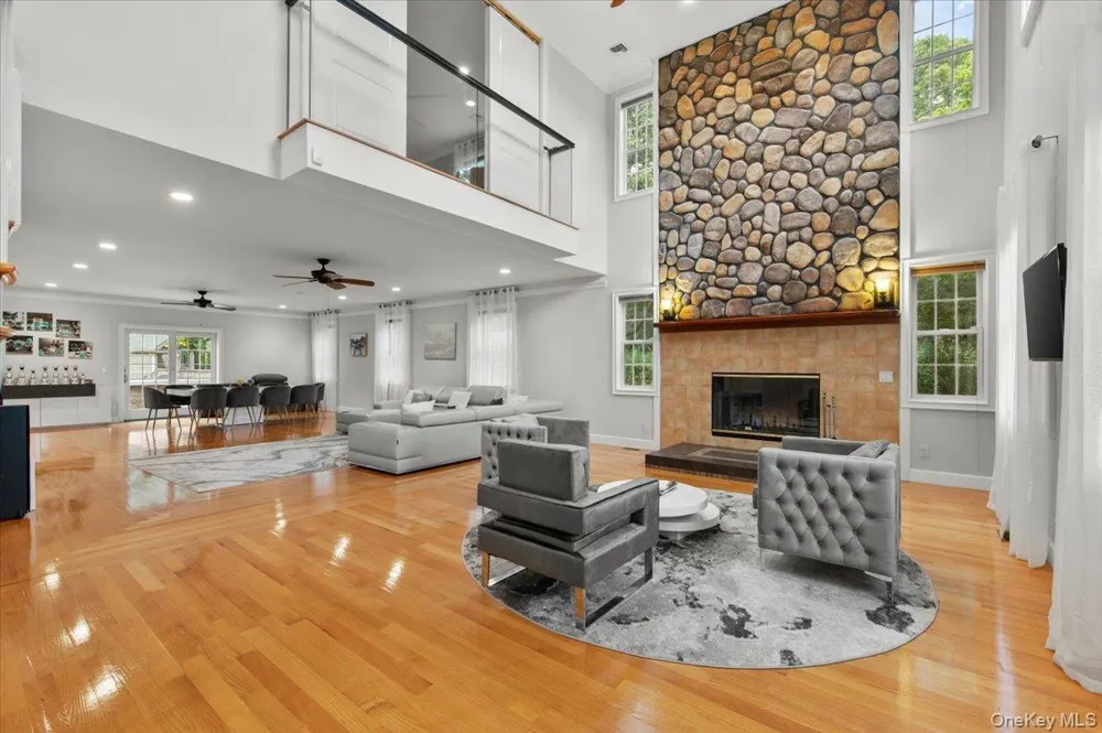 33A Newtown Road Hampton Bays, NY 11946