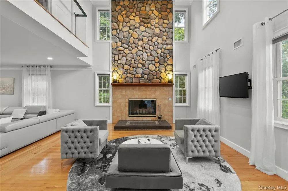 33A Newtown Road Hampton Bays, NY 11946
