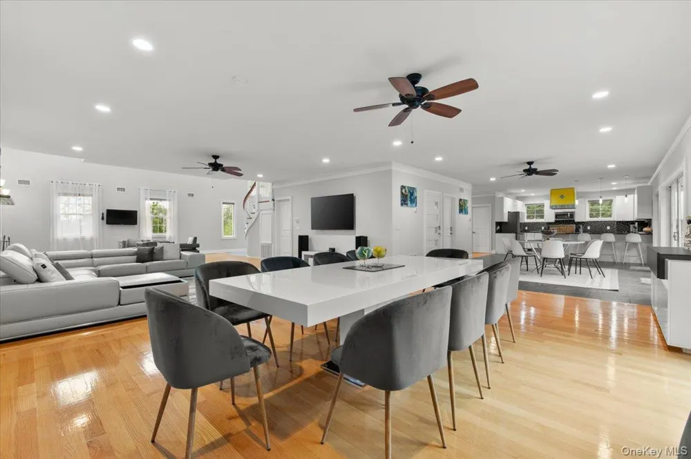 33A Newtown Road Hampton Bays, NY 11946