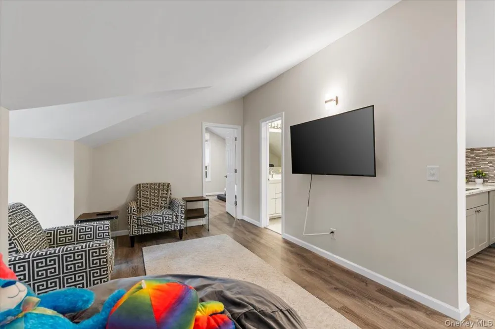 33A Newtown Road Hampton Bays, NY 11946
