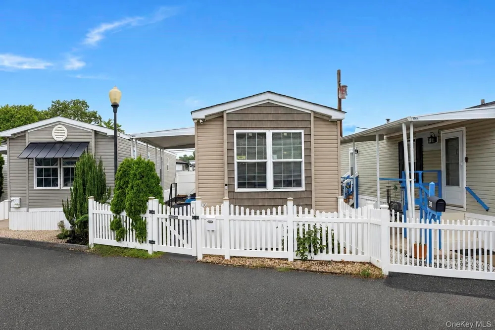 600 Broadway #M10 Amityville, NY 11701