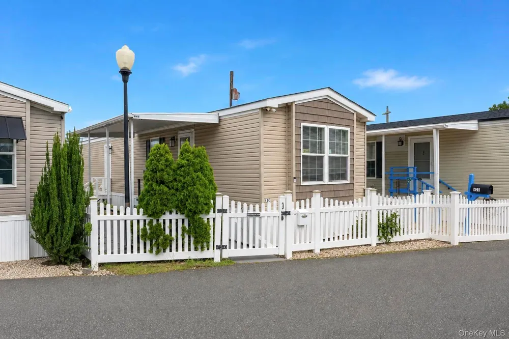 600 Broadway #M10 Amityville, NY 11701