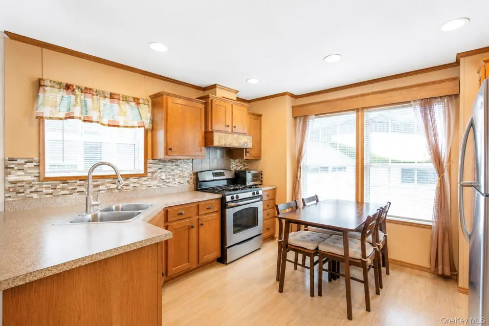 600 Broadway #M10 Amityville, NY 11701