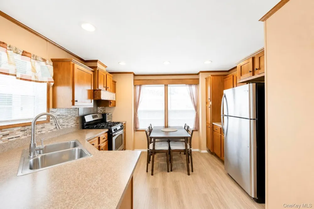 600 Broadway #M10 Amityville, NY 11701