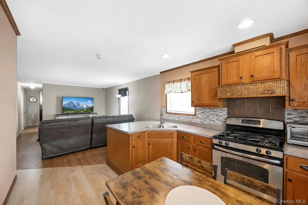600 Broadway #M10 Amityville, NY 11701
